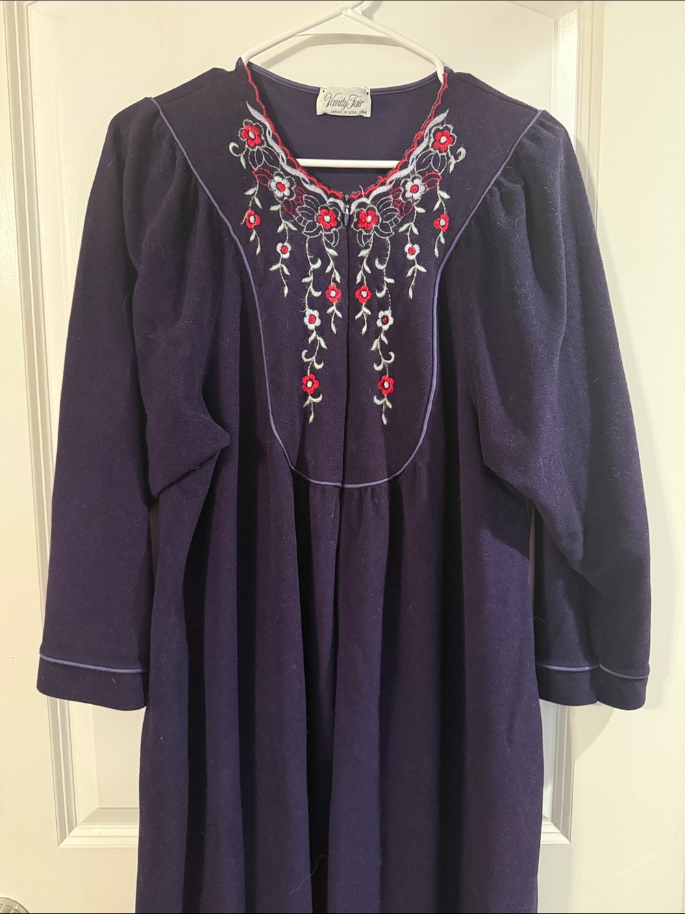 Vtg Vanity Fair Purple Medium Velour Fleece Robe Housecoat Pockets Embroidery